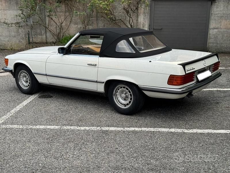Usata Mercedes SL500 306 CV (225 kW) 1981 Bianco Cabrio