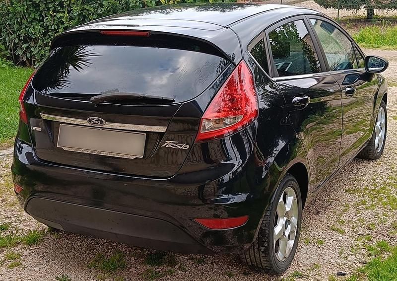 Usata Ford Fiesta Titanium 68 CV (50 kW) 2010 Nero Utilitaria