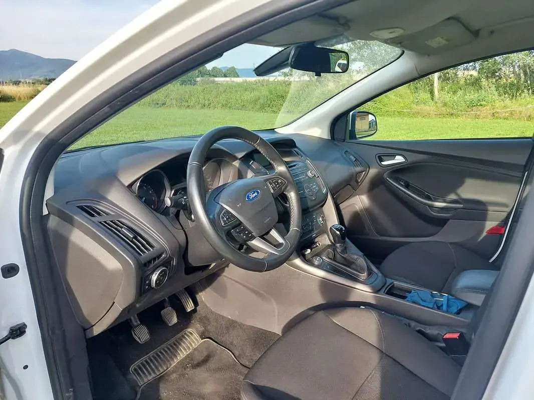 Usata Ford Focus S 101 CV (74 kW) 2015 Bianco Berlina