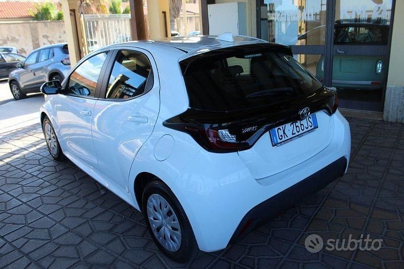 Usata Toyota Yaris Trend 72 CV (52 kW) 2022 Bianco Berlina