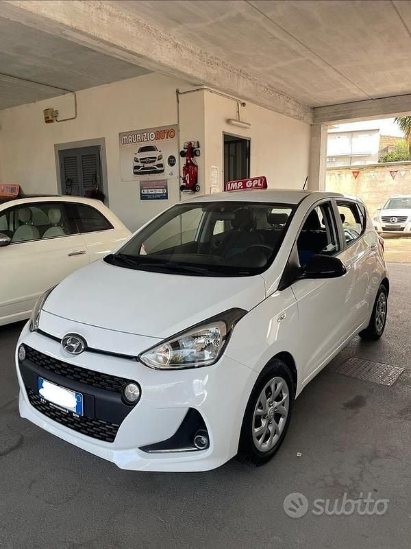 Bianco Usata 2016 Hyundai i10 Edition Due volumi | 6500 € (Buon prezzo) - Immagine 1/4