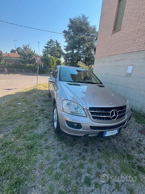 Grigio Usata 2006 Mercedes ML320 SUV | 5500 € (Ottimo prezzo) - Immagine 1/4