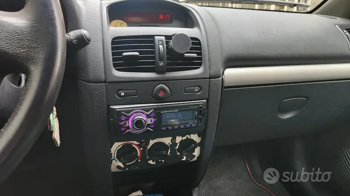 Usata Renault Clio 75 CV (55 kW) 2005 Grigio Utilitaria