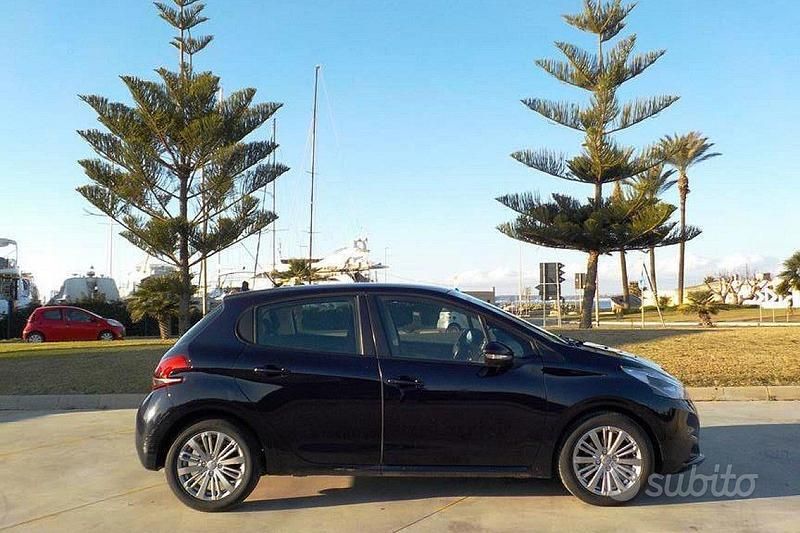 Usata Peugeot 208 Active 75 CV (55 kW) 2018 Nero Utilitaria