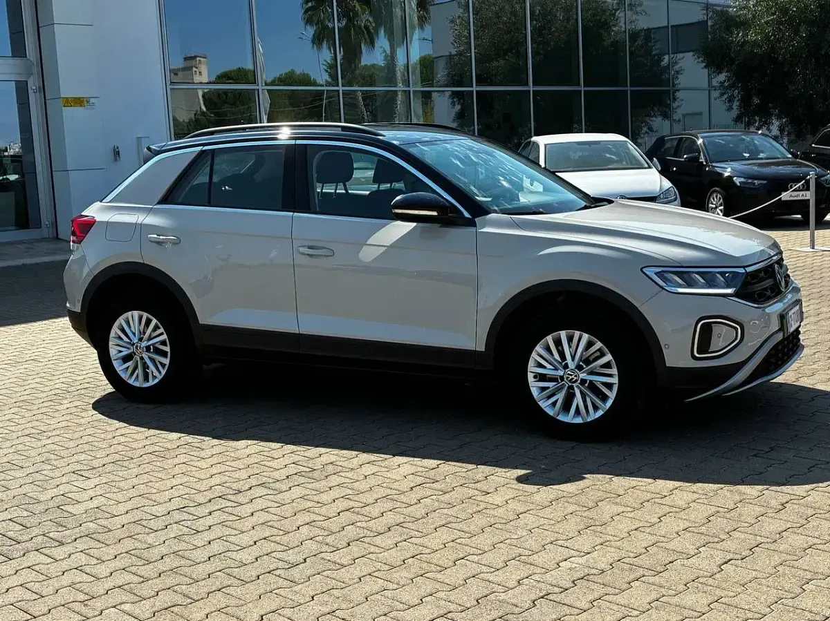 Usata VW T-Roc Life 150 CV (110 kW) 2023 Ascot grey SUV