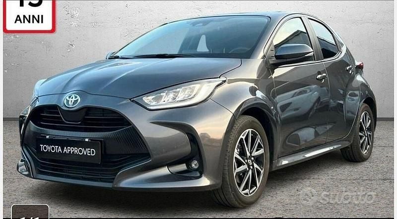 Usata Toyota Yaris Trend 116 CV (85 kW) 2023 Grigio Utilitaria