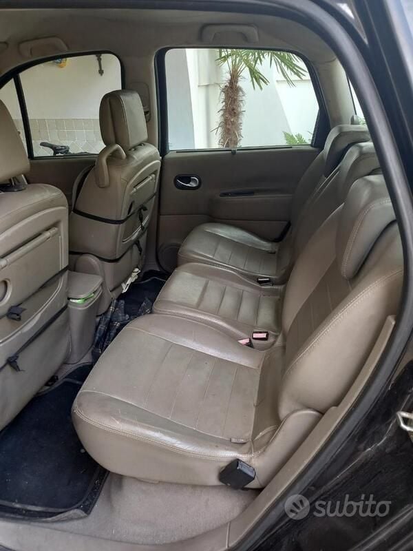 Usata Renault Scénic II 100 CV (73 kW) 2005 Nero Monovolume