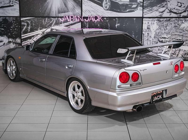 Usata Nissan Skyline 300 CV (220 kW) 2000 Argento Berlina