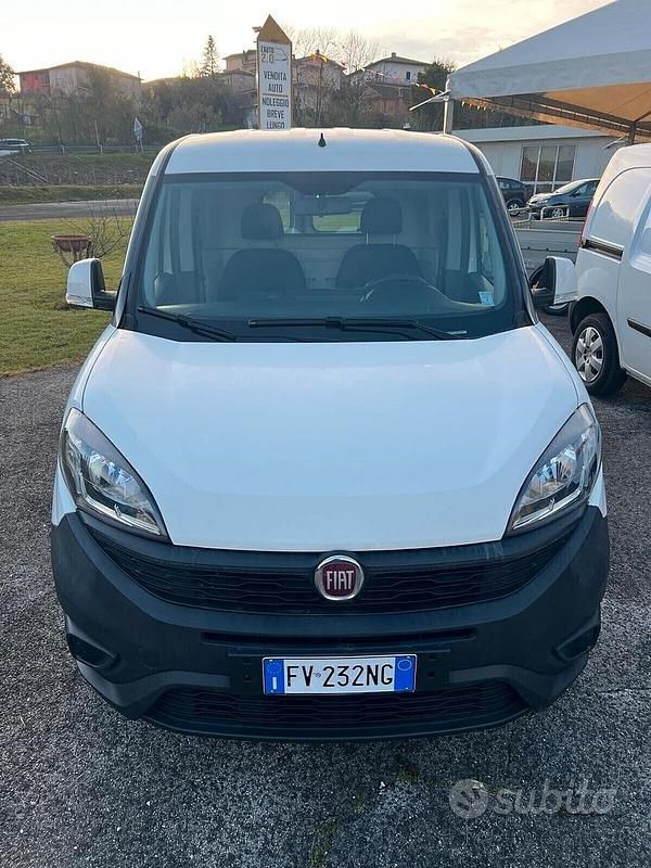 Usata Fiat Doblò 104 CV (76 kW) 2019 Bianco Monovolume