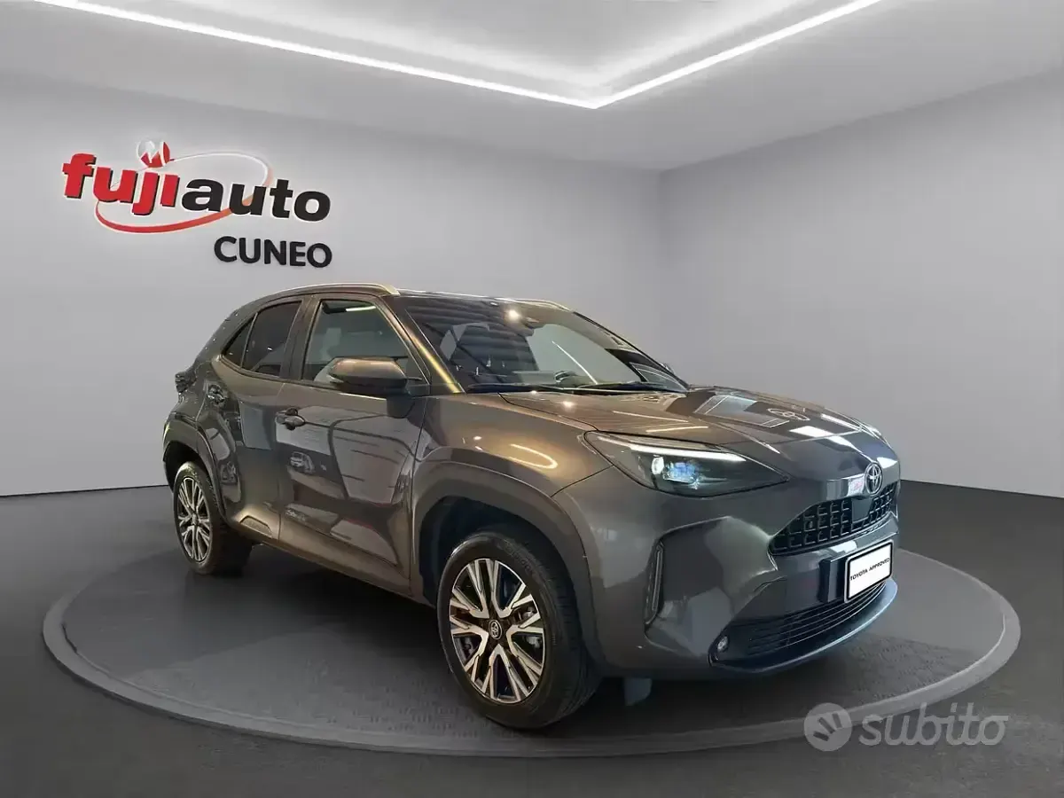 Usata Toyota Yaris Cross Trend 116 CV (85 kW) 2022 Grigio SUV