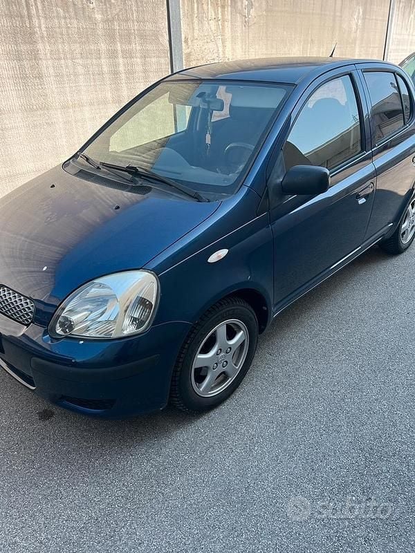 Usata Toyota Yaris 75 CV (55 kW) 2003 Blu Utilitaria