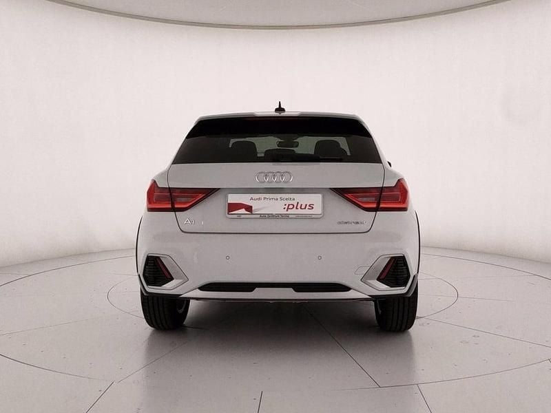 Nuova Audi A1 Business 116 CV (85 kW) 2025 Bianco ghiacciaio metallizzato Utilitaria