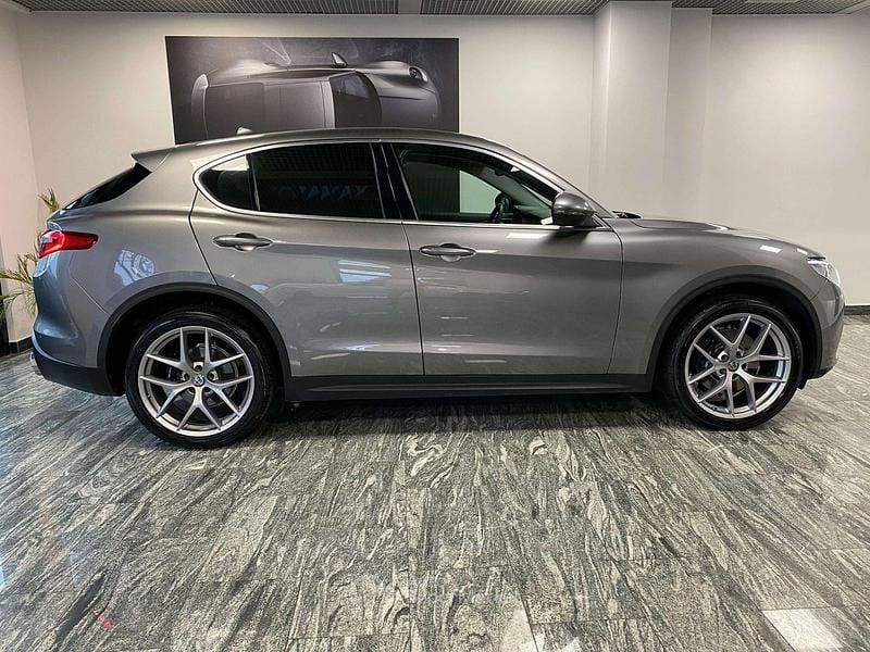 Usata Alfa Romeo Stelvio 209 CV (153 kW) 2017 Grigio SUV