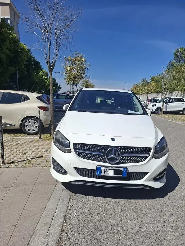 Usata Mercedes B180 109 CV (80 kW) 2017 Utilitaria