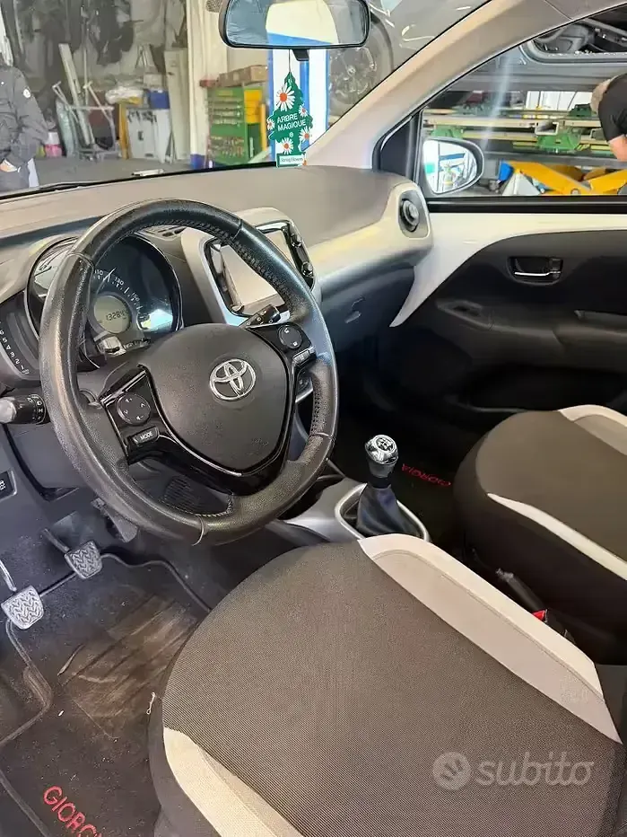 Usata Toyota Aygo 69 CV (50 kW) 2016 Bianco Utilitaria