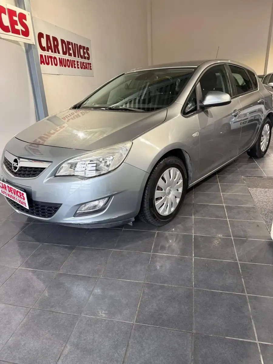 Usata Opel Astra 110 CV (80 kW) 2010 Argento Berlina