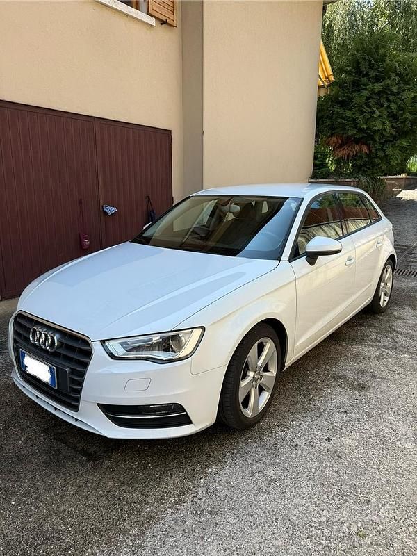 Bianco Usata 2013 Audi A3 Ambition Due volumi | 10.990 € (Buon prezzo) - Immagine 1/4