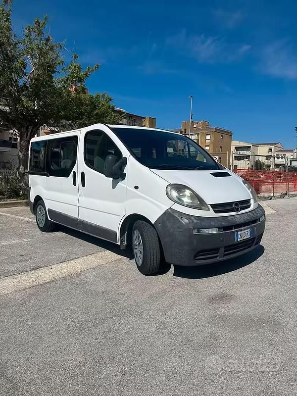 Usata Opel Vivaro 2004 Bianco Monovolume