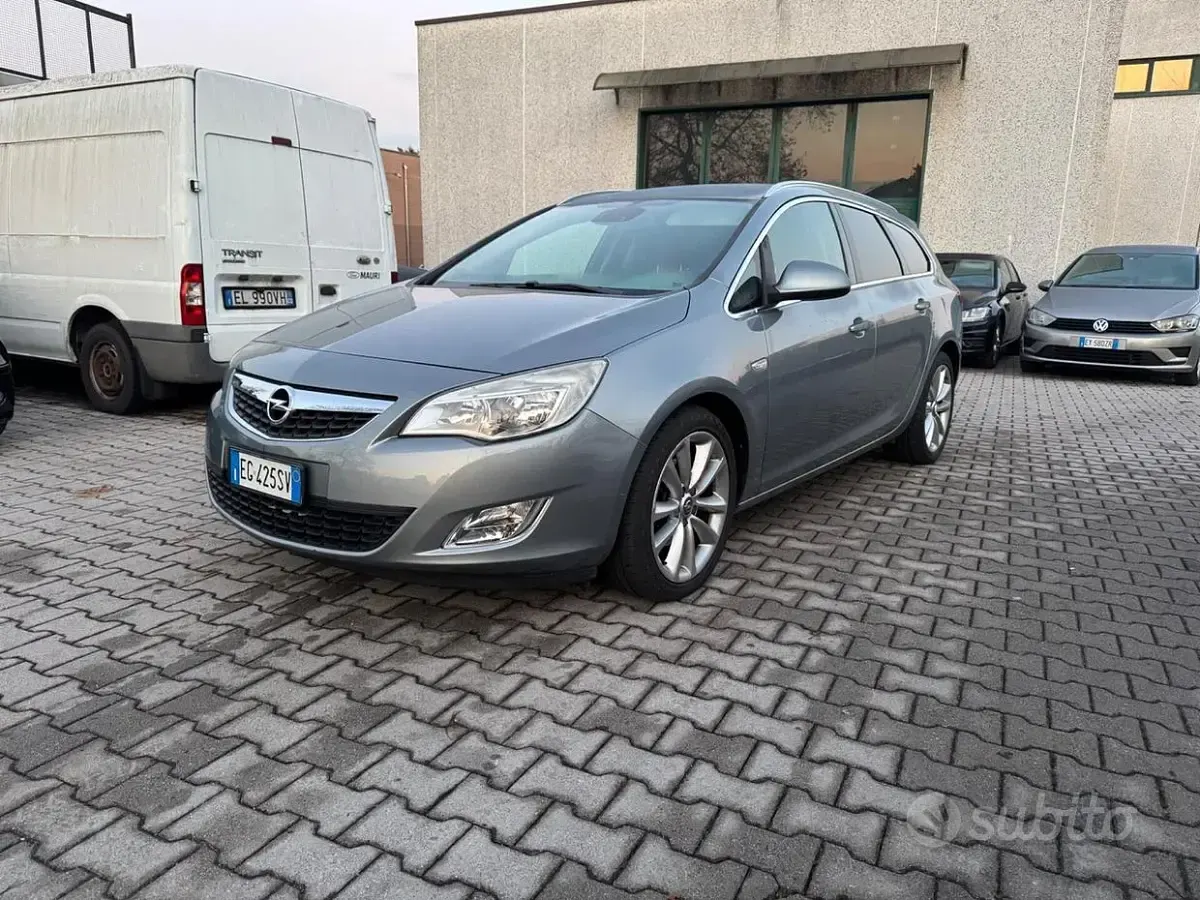 Occasion Opel Astra Cosmo 125 ch (91 kW) 2011 Gris Break