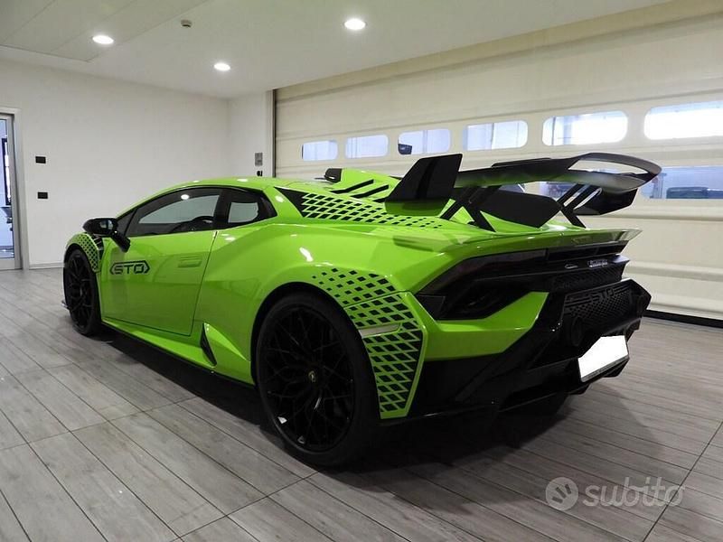 Usata Lamborghini Huracán 640 CV (470 kW) 2023 Verde Coupé