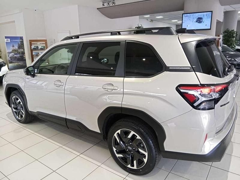 Usata Subaru Forester Style 136 CV (100 kW) 2024 Oro SUV