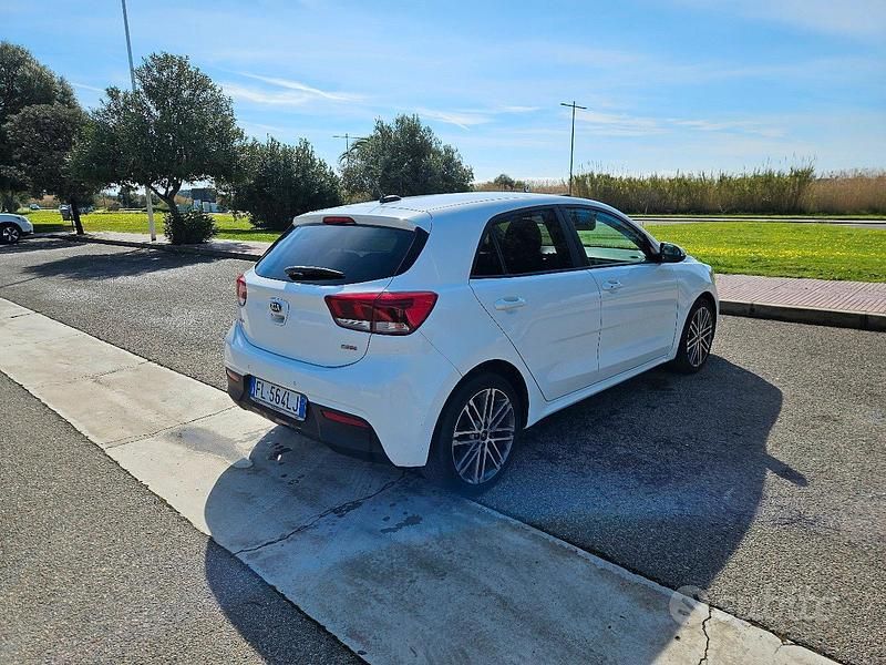 Usata Kia Rio 2017 Bianco Berlina