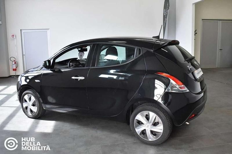 Usata Lancia Ypsilon Silver 69 CV (50 kW) 2023 Nero Utilitaria