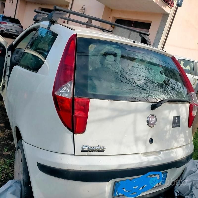 Usata Fiat Punto Classica 60 CV (44 kW) 2010 Bianco Utilitaria
