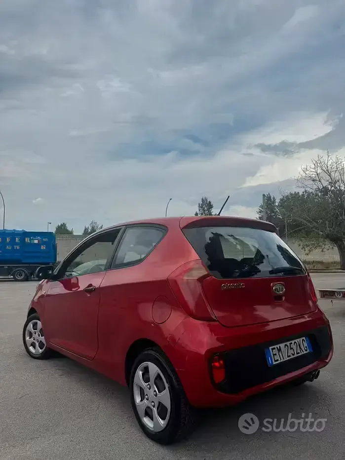 Usata Kia Picanto 69 CV (50 kW) 2012 Rosso Utilitaria