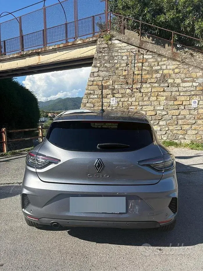Usata Renault Clio V Evolution 101 CV (74 kW) 2023 Grigio Berlina