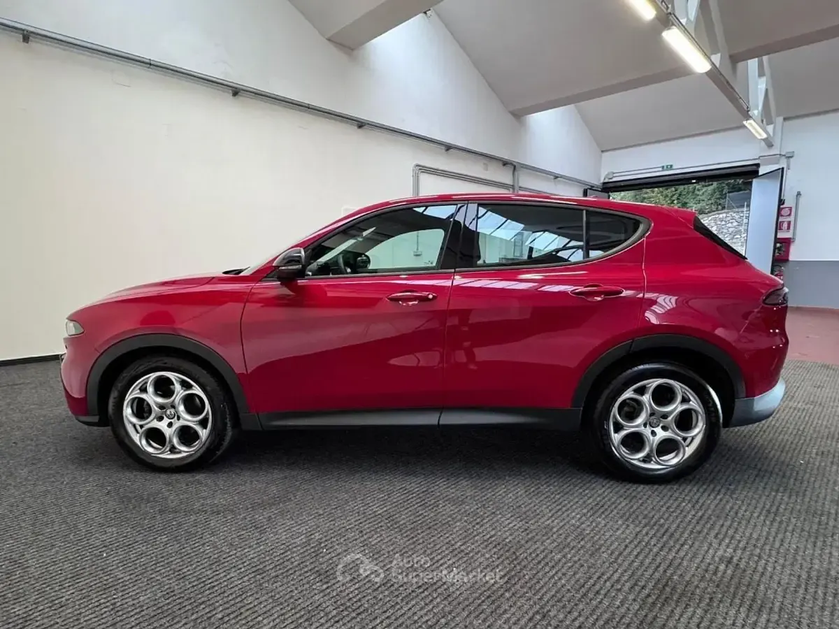 Begagnad Alfa Romeo Tonale 131 HK (96 kW) 2023 Röd SUV