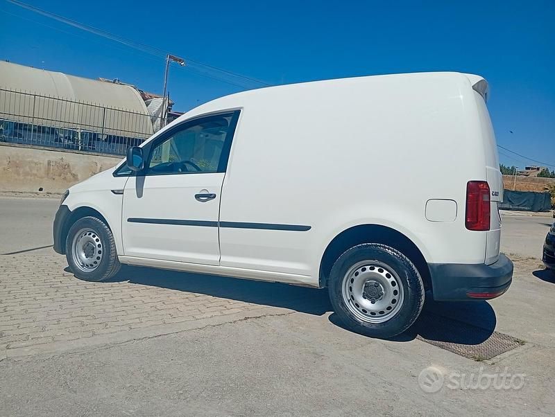 Usata VW Caddy Trendline 102 CV (75 kW) 2016 Bianco Monovolume