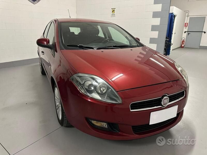 Rosso Usata 2011 Fiat Bravo Due volumi | 1999 € (Buon prezzo) - Immagine 1/4