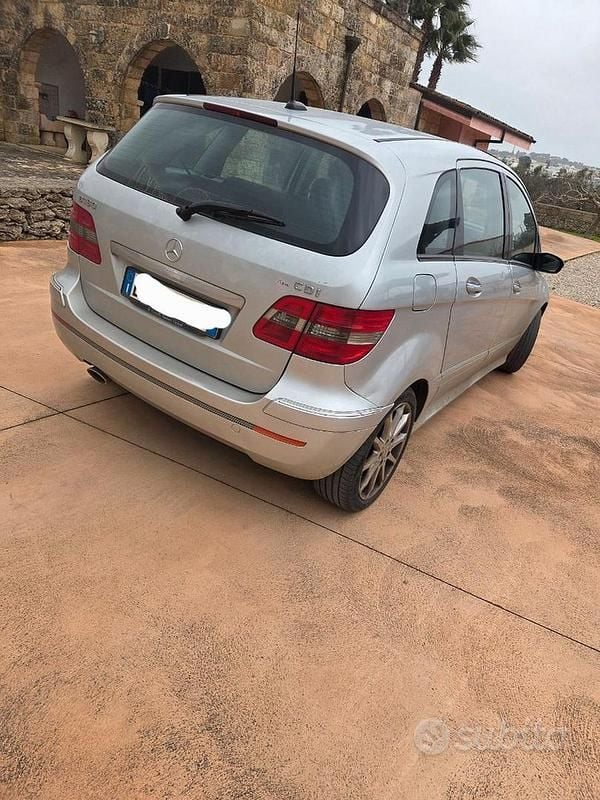 Usata Mercedes B180 109 CV (80 kW) 2007 Grigio Monovolume