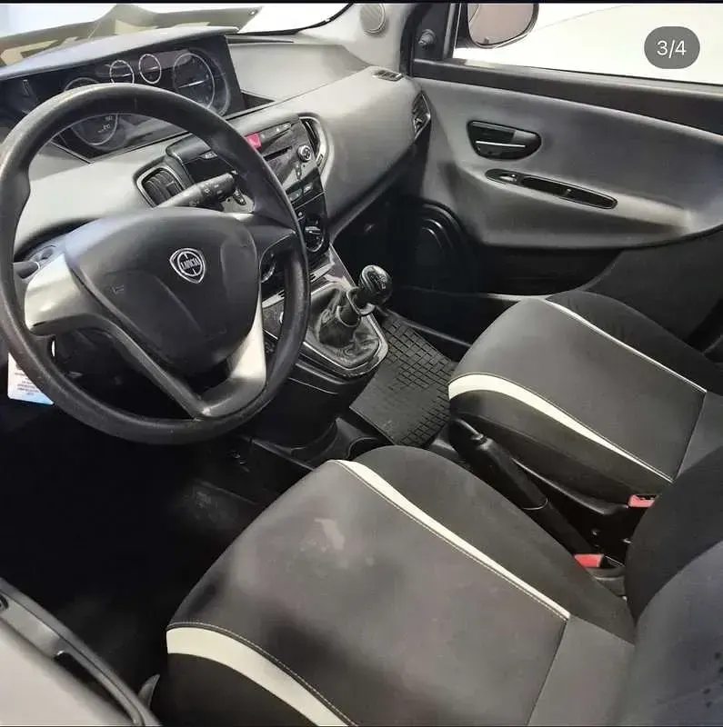 Usata Lancia Ypsilon 69 CV (50 kW) 2015 Utilitaria