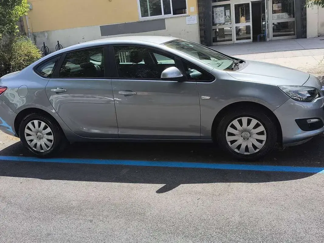 Usata Opel Astra S 110 CV (80 kW) 2014 Berlina