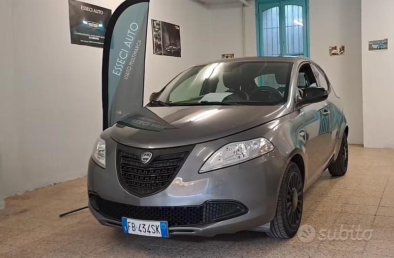 Usata Lancia Ypsilon 69 CV (50 kW) 2015 Grigio Utilitaria