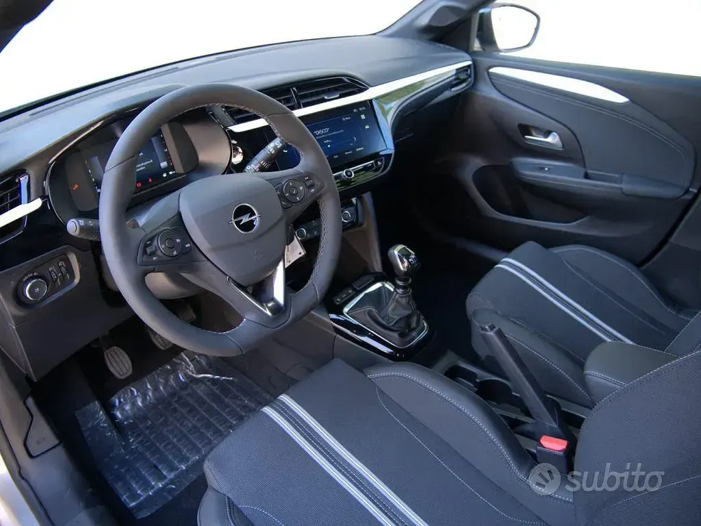 Usata Opel Corsa 101 CV (74 kW) 2025 Grigio Utilitaria
