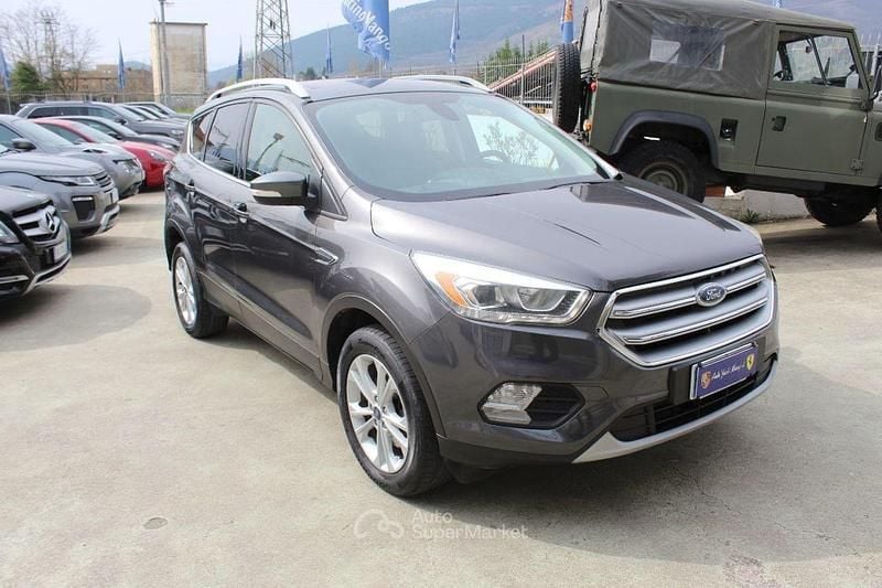 Usata Ford Kuga Business Edition 121 CV (88 kW) 2017 Gray SUV