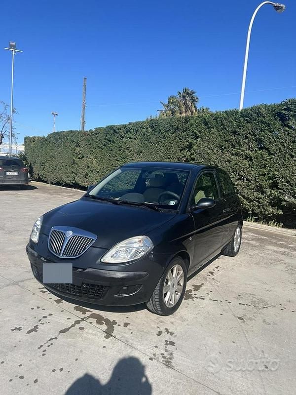 Usata Lancia Ypsilon 70 CV (51 kW) 2004 Nero Utilitaria