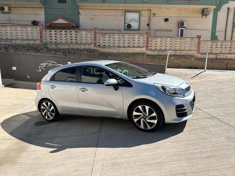 Usata Kia Rio 75 CV (55 kW) 2015 Grigio Utilitaria