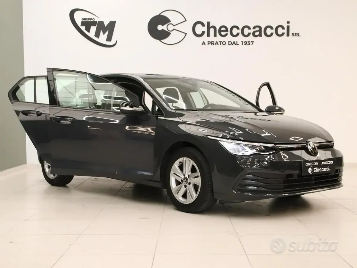 Usata VW Golf VIII Life 110 CV (80 kW) 2021 Grigio Berlina