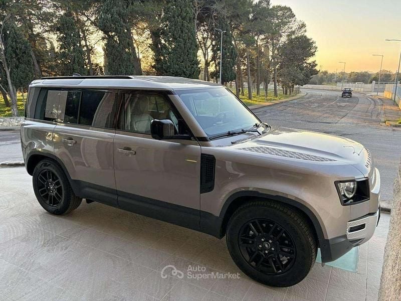 Usata Land Rover Defender SE 200 CV (147 kW) 2023 Marrone SUV