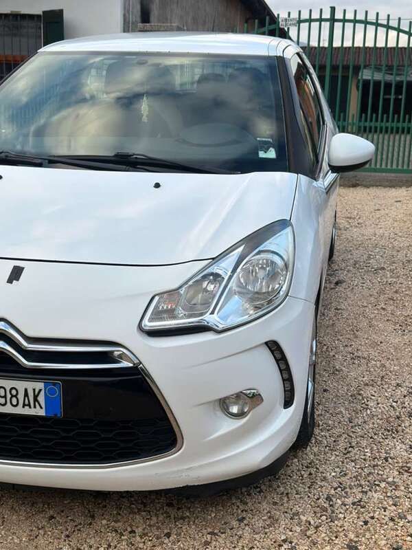 Usata DS Automobiles DS3 Chic 68 CV (50 kW) 2012 Bianco Coupé