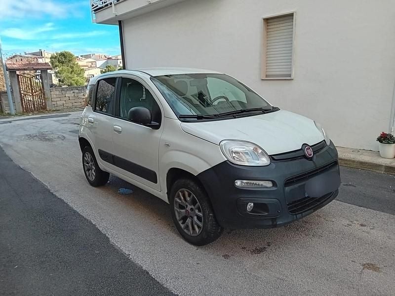 Usata Fiat Panda 4x4 S 95 CV (69 kW) 2016 Bianco Utilitaria