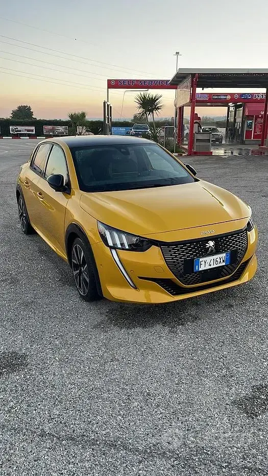 Usata Peugeot 208 102 CV (75 kW) 2019 Utilitaria
