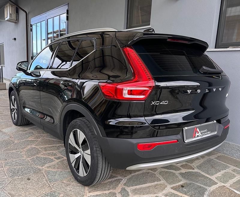 Usata Volvo XC40 Inscription 179 CV (131 kW) 2020 Viola SUV