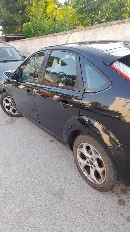 Blu/azzurro Usata 2011 Ford Focus Tre volumi | 3400 € (Ottimo prezzo) - Immagine 1/4