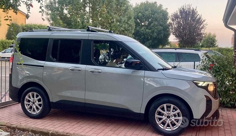 Usata Ford Tourneo Courier 125 CV (91 kW) 2024 Grigio Monovolume