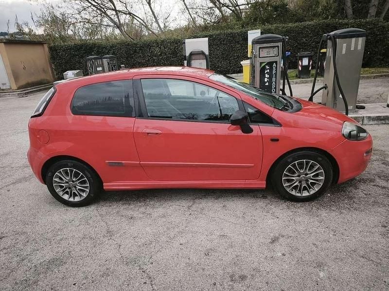 Usata Fiat Grande Punto 75 CV (55 kW) 2010 Utilitaria